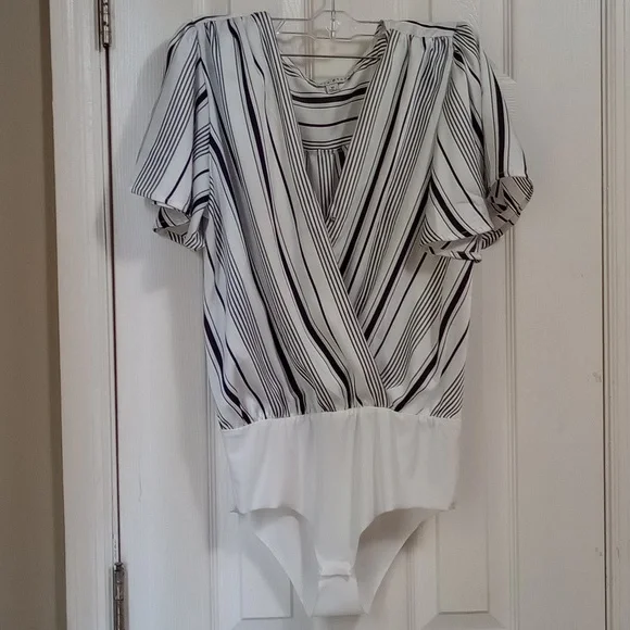 Blouse By Haute Monde - Picture 2 of 10